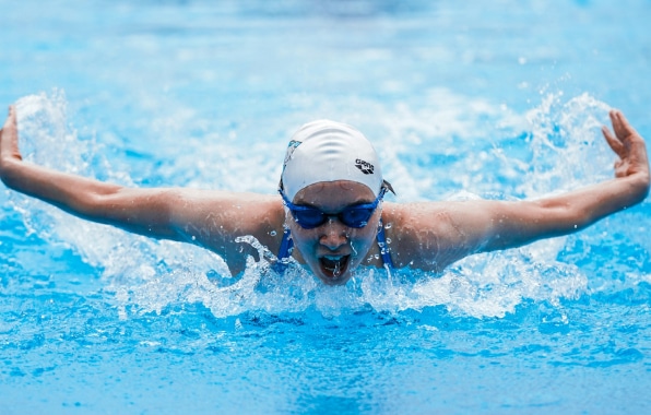 nageur-dans-une-piscine